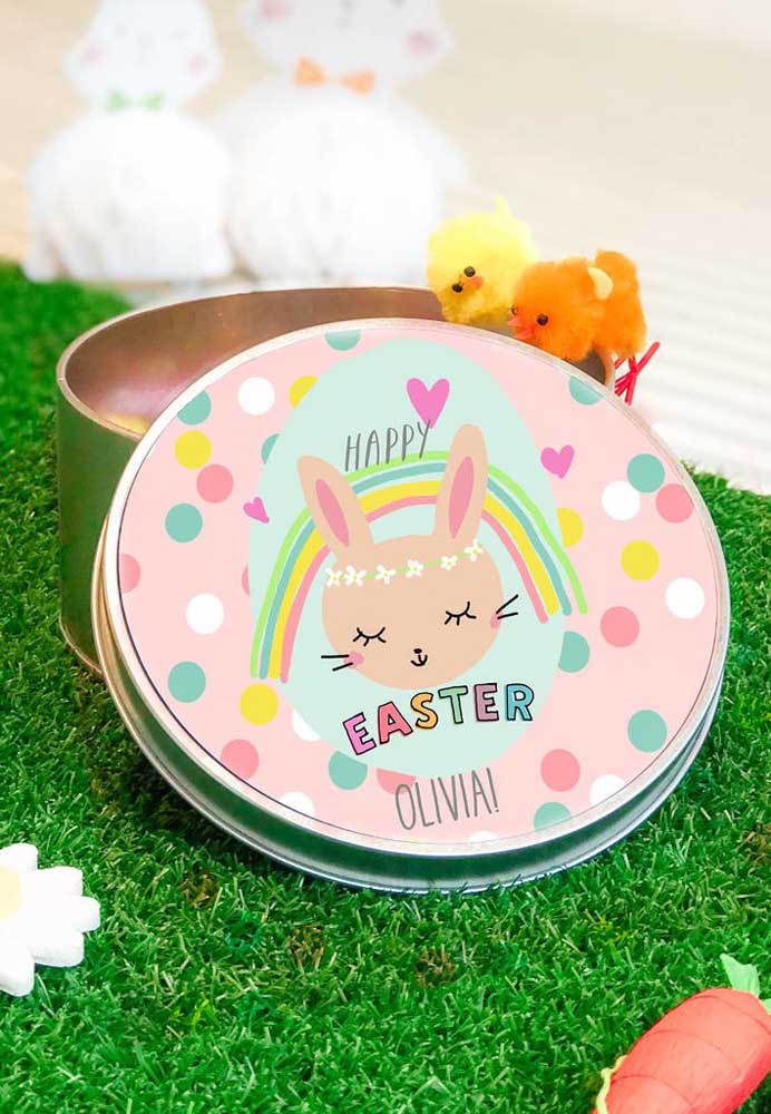 A latinha personalizada é uma excelente opção de lembrancinha da Páscoa.