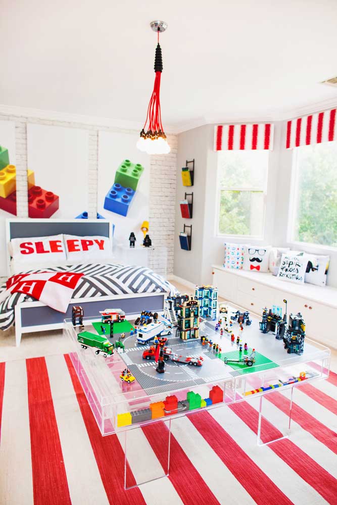 Muita cor nesse quarto gamer inspirado no jogo Lego 