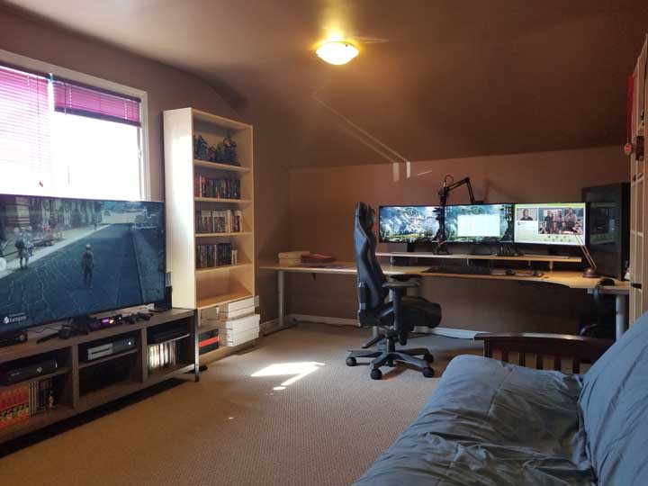 Telas, telas e mais telas! Um quarto para deixar o coração de qualquer gamer batendo mais forte