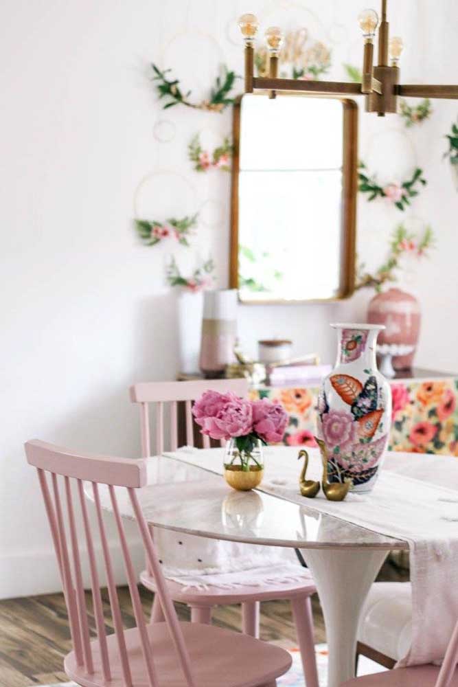 Mini arranjo de flores para a mesa de jantar; sugestão pra lá de romântica e delicada