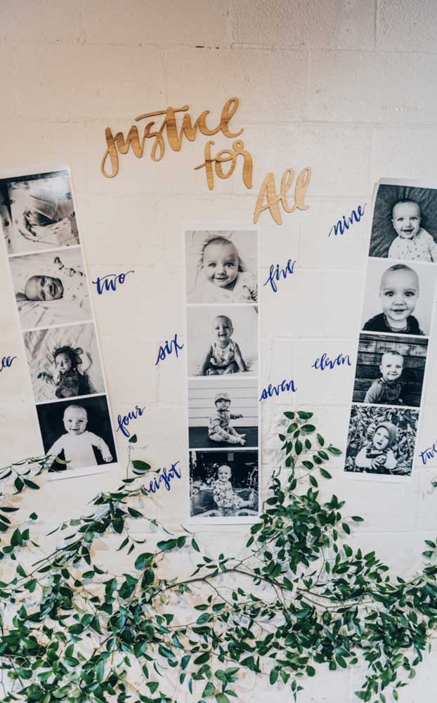 As fotos na parede contam a história do pequeno mesversariante