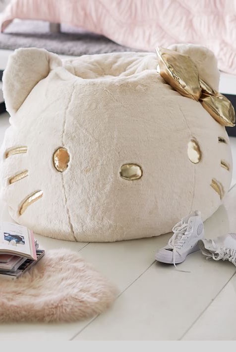 Olha que fofura esse puff com a carinha linda da Hello Kitty. Ótima opção para decorar o quarto dos adolescentes.