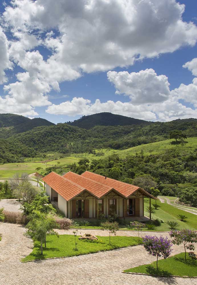 Uma inspiração belíssima para a montagem do telhado colonial duas águas