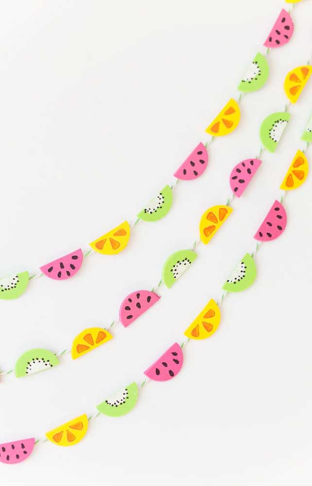Cordão de frutas tropicais feitas de papel; artesanato fácil de fazer e que pode ser usado na decoração da casa ou de alguma festa