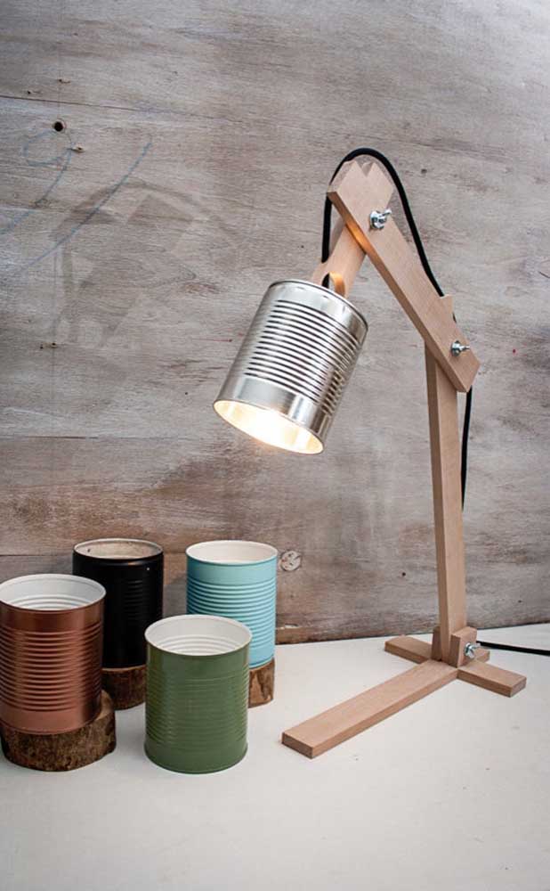 Luminária com lata de leite em pó: um artesanato reciclável e super moderno