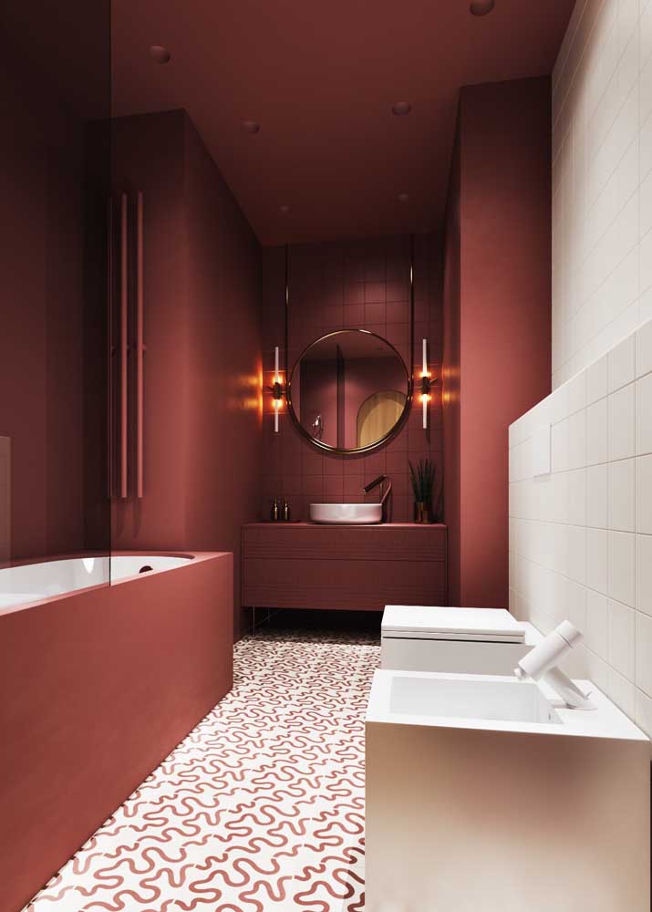 Banheiro moderno decorado em tons de vermelho e branco: intimista e acolhedor