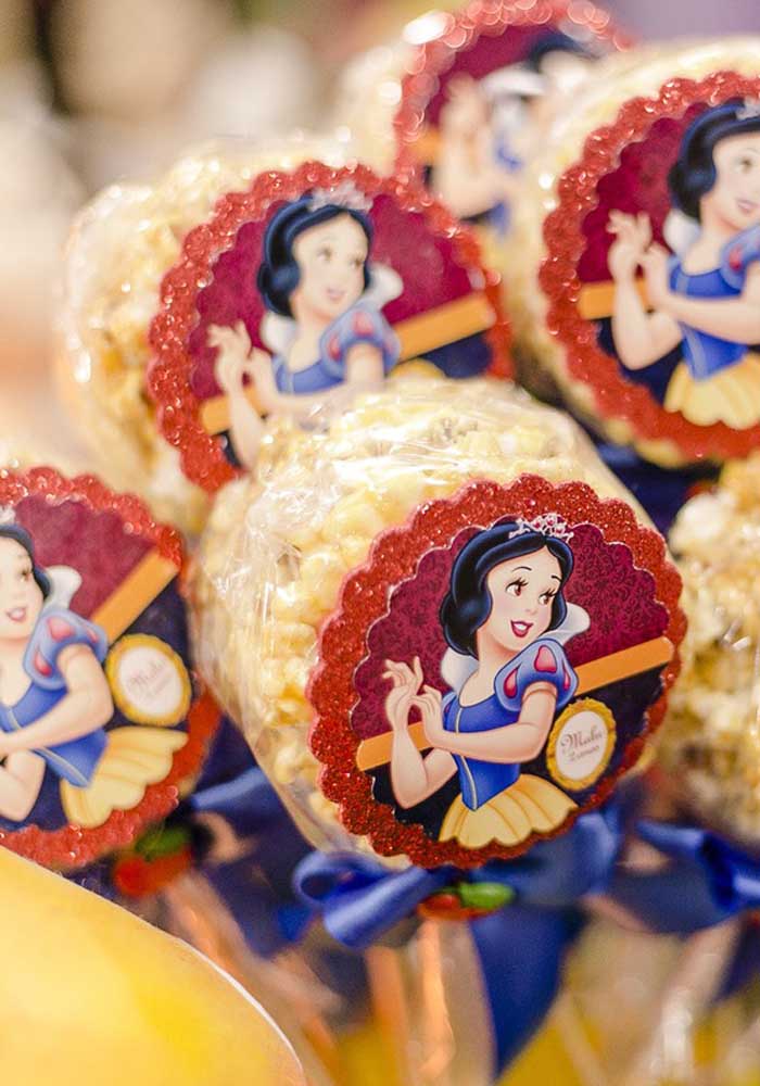 Personalize todas as embalagens de guloseimas da festa infantil Branca de Neve.