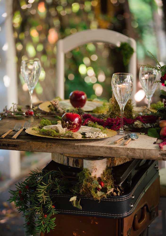 Agora se a sua intenção é fazer um aniversário Branca de Neve mais estiloso, pode apostar no estilo mais rústico.