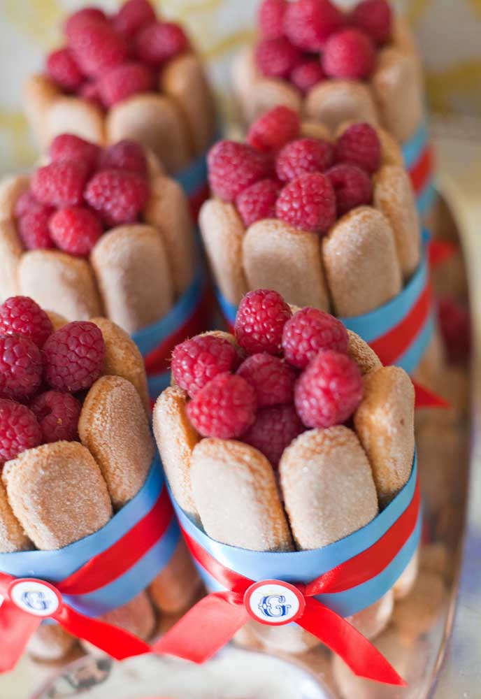 Capriche na escolha da sobremesa da festa com o tema Branca de Neve.