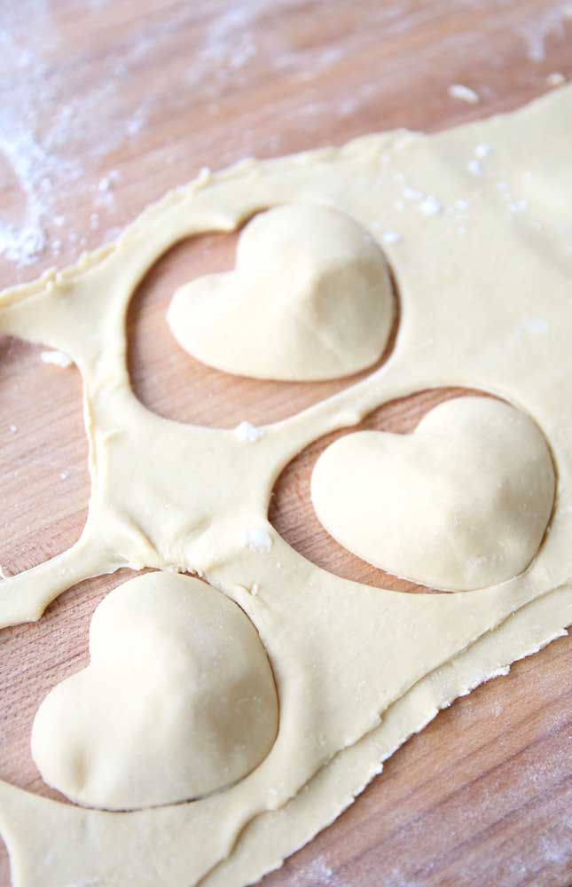 Pasteizinhos em formato de coração, quer algo mais fofo do que isso?