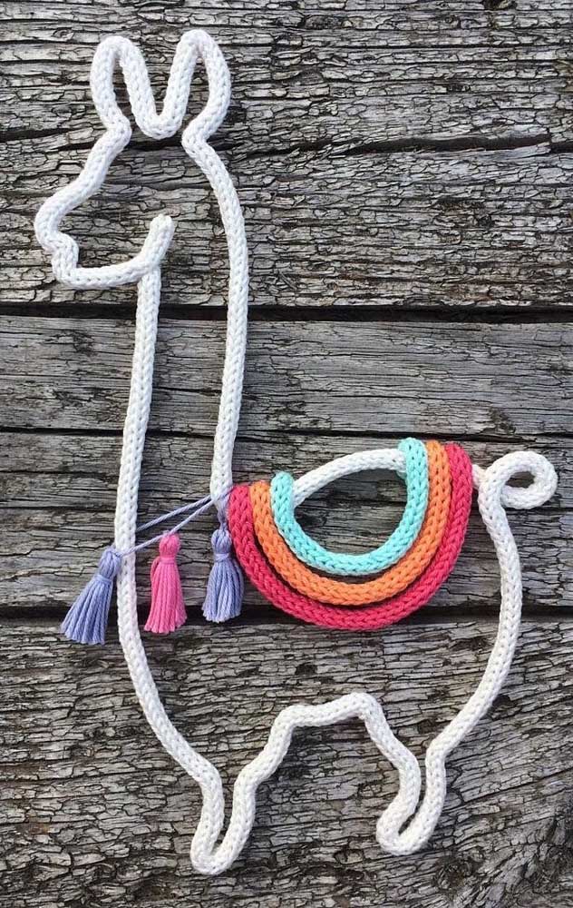 Use a criatividade para fazer diferentes peças com tricotin.