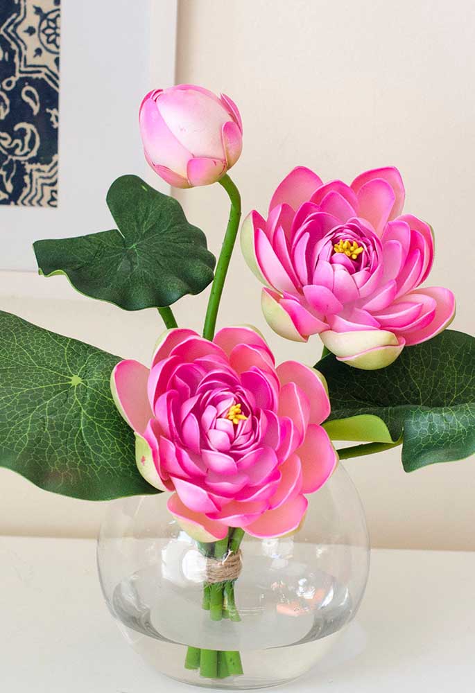 Arranjo artificial de flor de lótus, uma maneira de trazer essa beleza rara para dentro de casa
