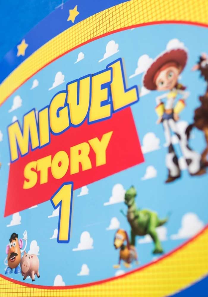 Use o nome do aniversariante como destaque na festa Toy Story.