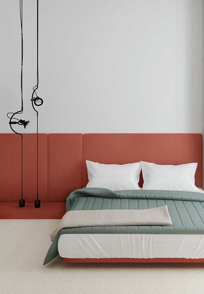 Você pode usar diferentes tons do vermelho para decorar o quarto de casal vermelho.