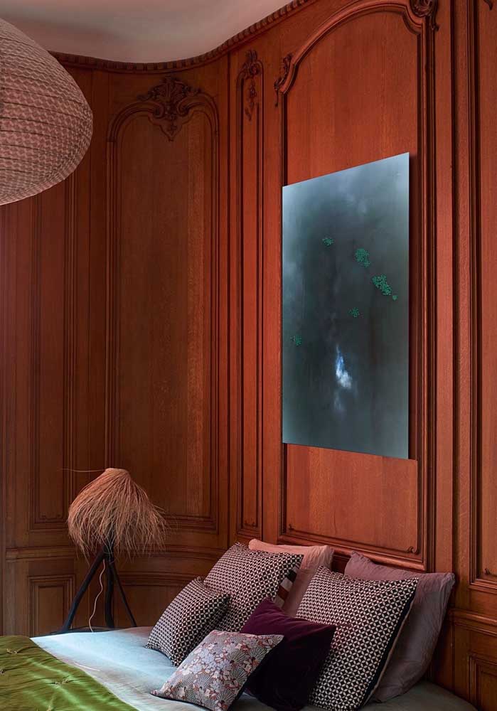 Você não precisa decorar o quarto apenas com a cor vermelha, pode usar diferentes tons.