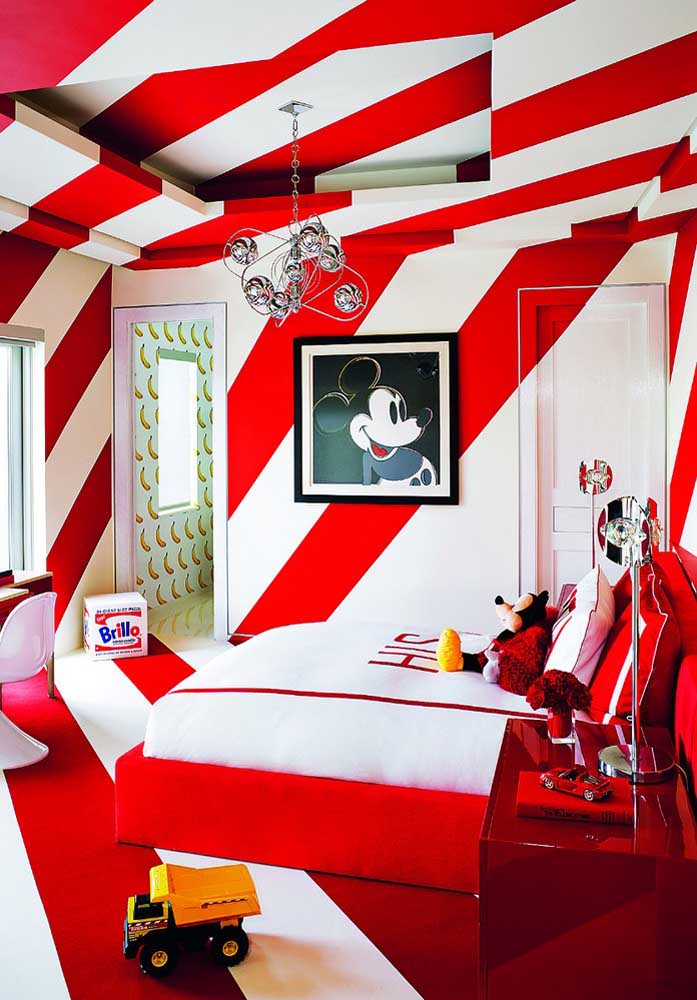 Que tal fazer a decoração do quarto infantil inspirada no Mickey? Já sabe que a cor vermelha é predominante na decoração.