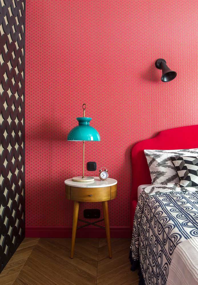 Misture várias cores na hora de fazer a decoração do quarto, ainda mais se você gostar de um espaço mais descontraído.