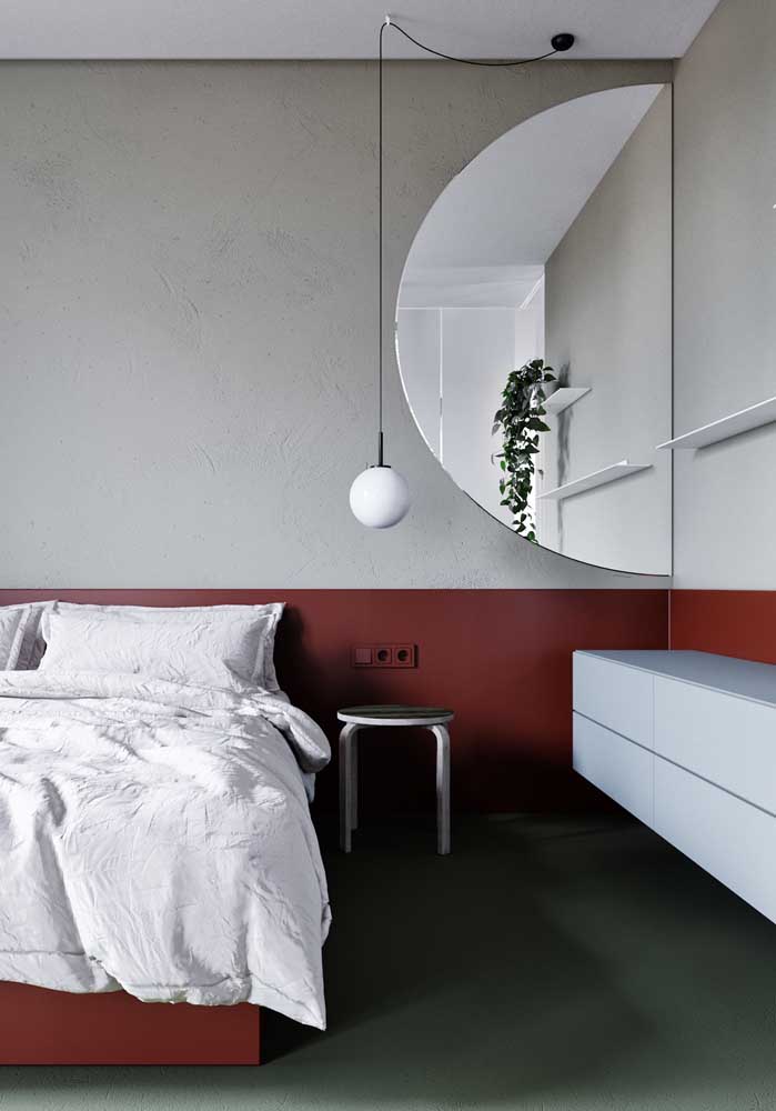 Quer combinar a decoração do seu quarto com as cores vermelha e cinza? Se inspire com esse modelo.