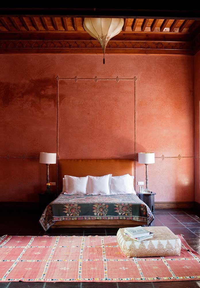 Agora se você deseja ter um quarto no estilo mais rústico, pode apostar nesse modelo de papel de parede.