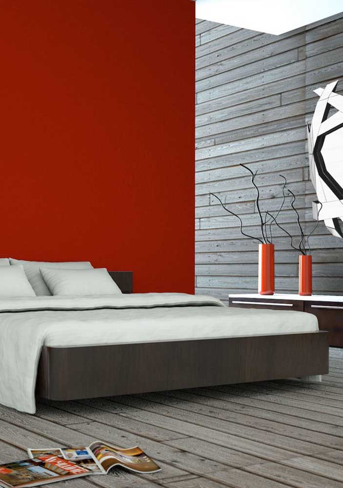 Olha que cor de madeira interessante para combinar com a parede vermelha.