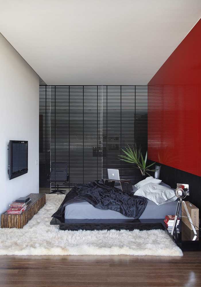 Para pessoas jovens e modernas, nada melhor do escolher um quarto vermelho e preto.