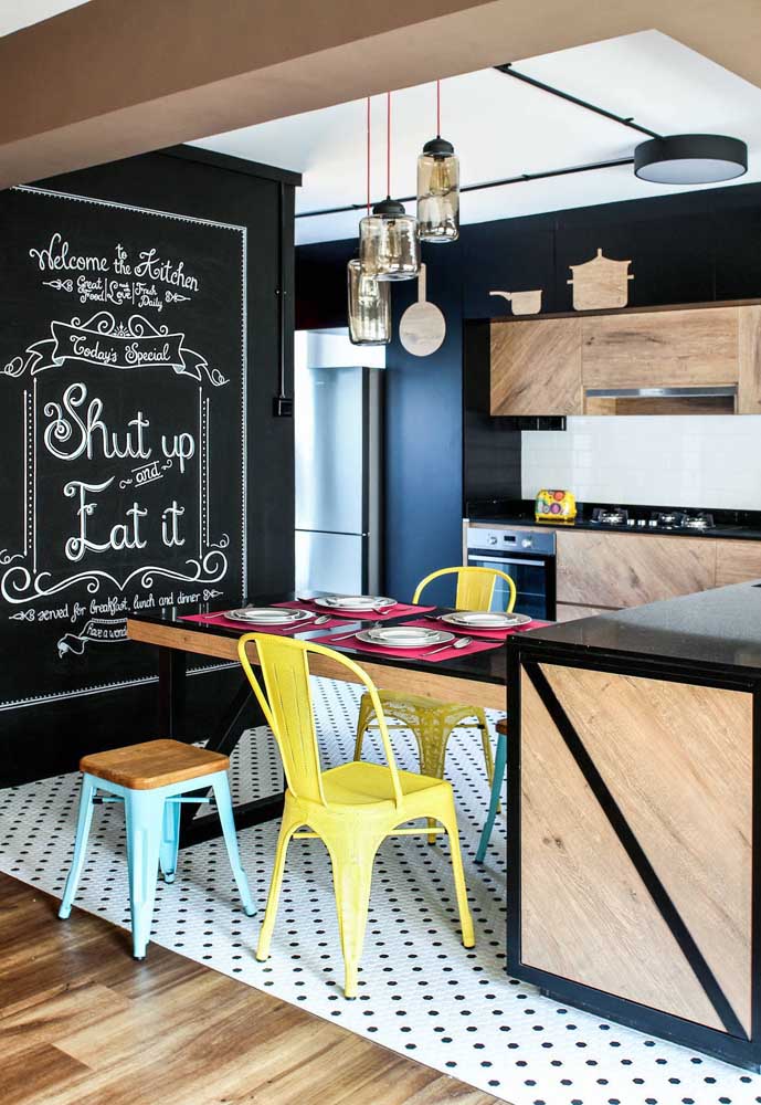 Faça um quadro de avisos com a tinta lousa.