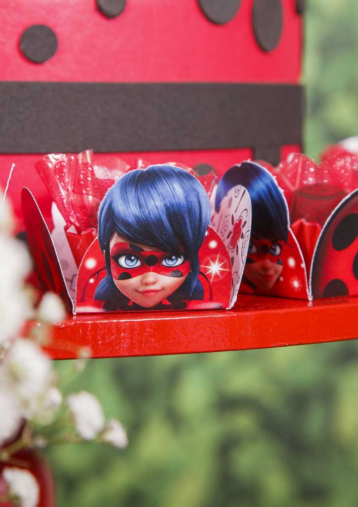 Personalize todas as embalagens da festa infantil Ladybug.