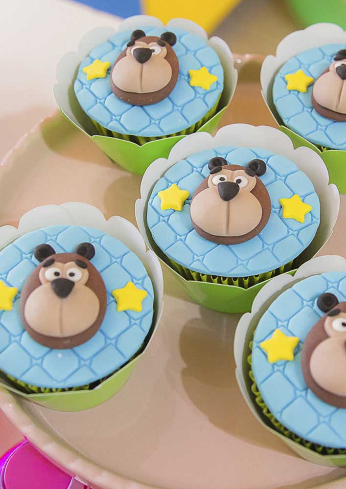 A carinha do Urso estampada no cupcake.