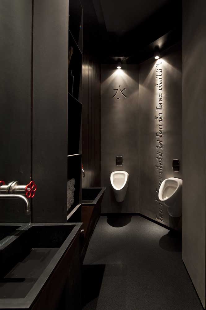 Nos banheiros coletivos vale apostar na decoração industrial e moderna com detalhes diferenciados.