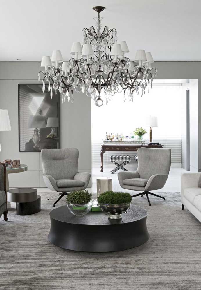 A combinação das cores cinza e branco é perfeita para ter um ambiente clean e elegante.