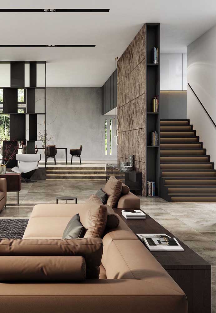 O ideal é que os móveis da casa de luxo combinem com os detalhes da decoração.
