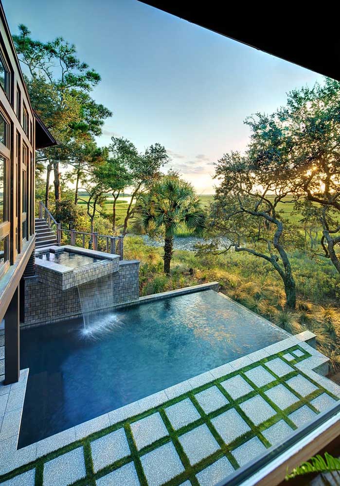Cascata para piscina: vantagens, como escolher, dicas e fotos