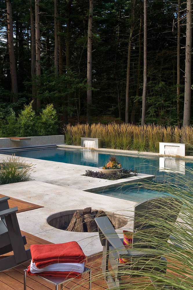 Cascata para piscina: vantagens, como escolher, dicas e fotos