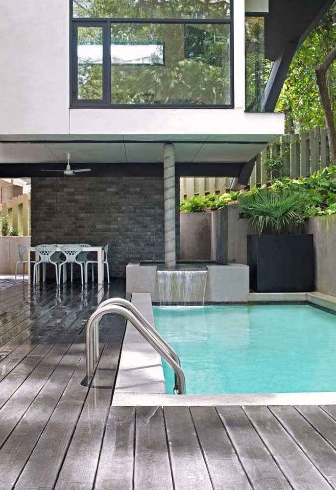 Cascata para piscina: vantagens, como escolher, dicas e fotos
