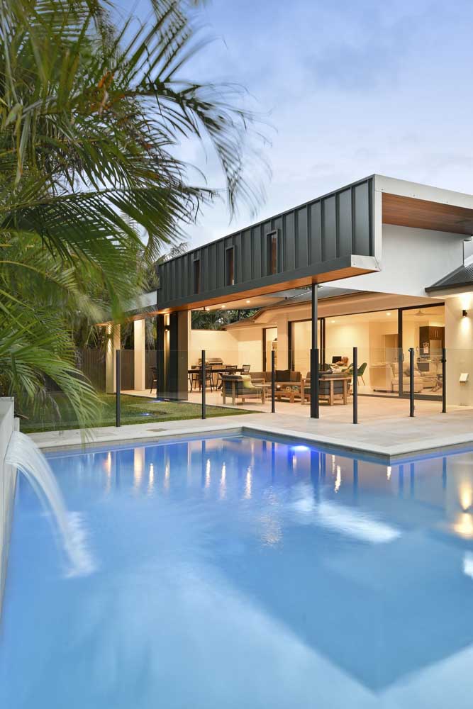 Cascata para piscina: vantagens, como escolher, dicas e fotos