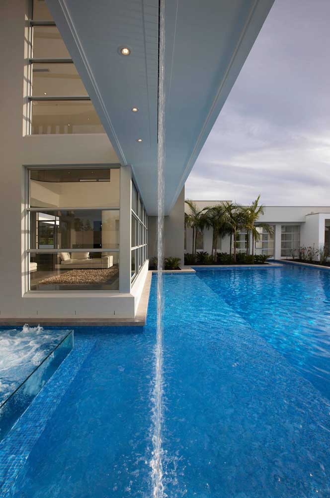 Cascata para piscina: vantagens, como escolher, dicas e fotos