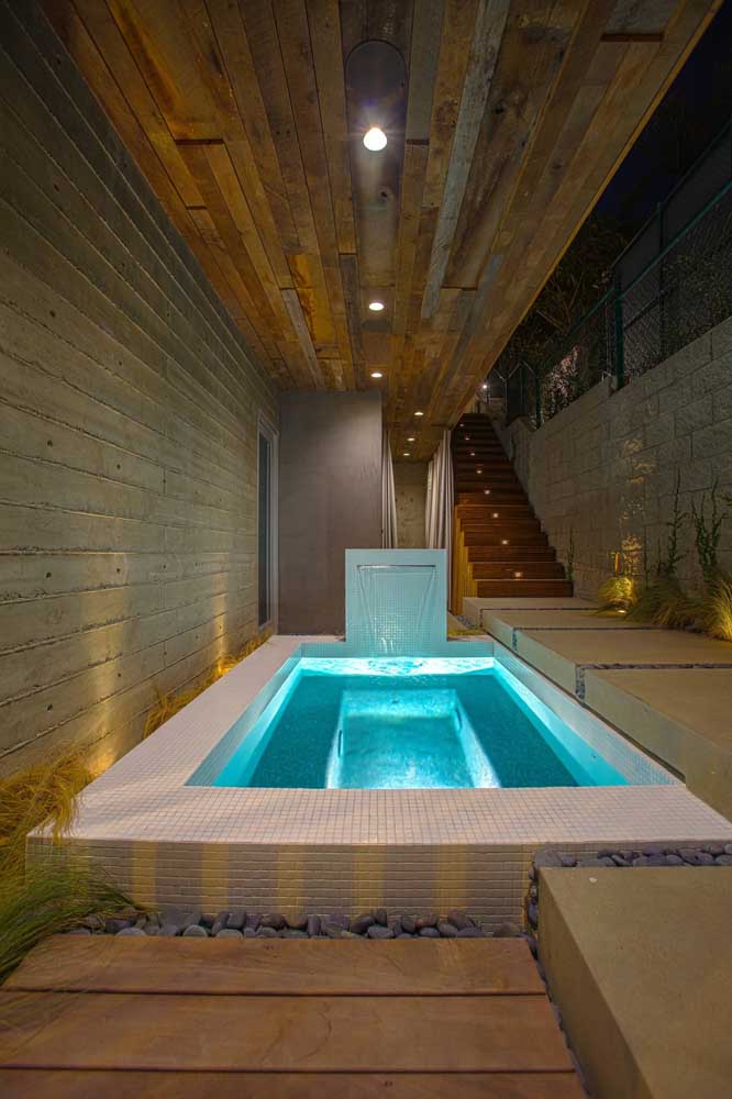 Cascata para piscina: vantagens, como escolher, dicas e fotos