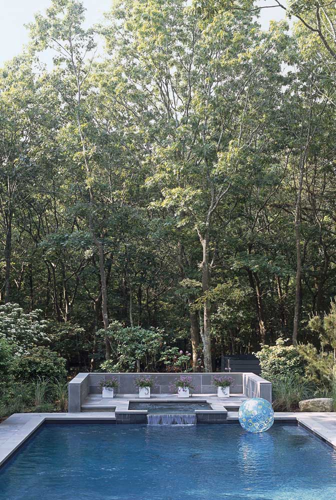 Cascata para piscina: vantagens, como escolher, dicas e fotos