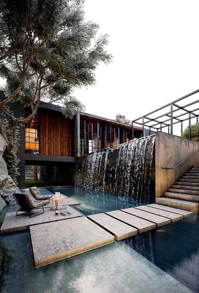 Cascata para piscina: vantagens, como escolher, dicas e fotos