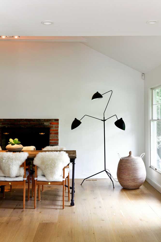 Que tal escolher uma luminária de chão com design super moderno?
