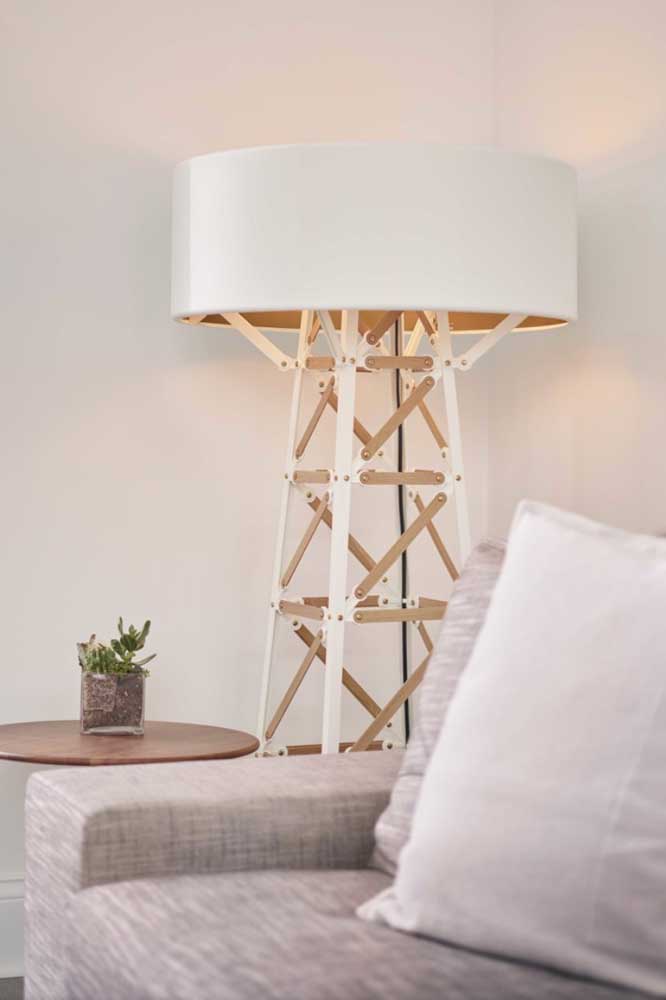 Luminária de chão: o que é, dicas, vantagens e fotos inspiradoras