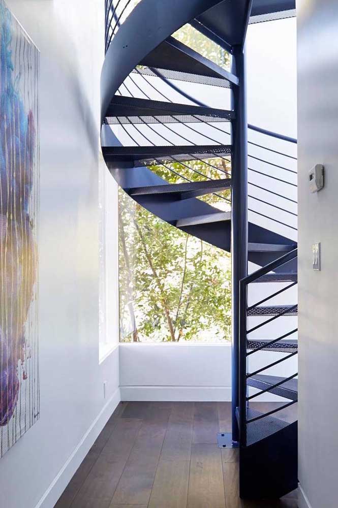 Escada de ferro: vantagens, modelos e fotos inspiradoras