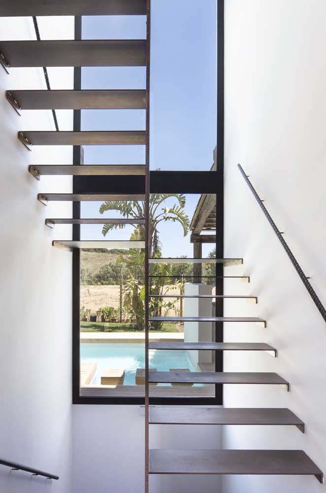 Escada de ferro: vantagens, modelos e fotos inspiradoras