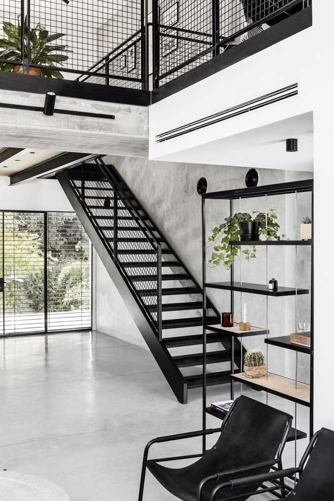 Escada de ferro: vantagens, modelos e fotos inspiradoras