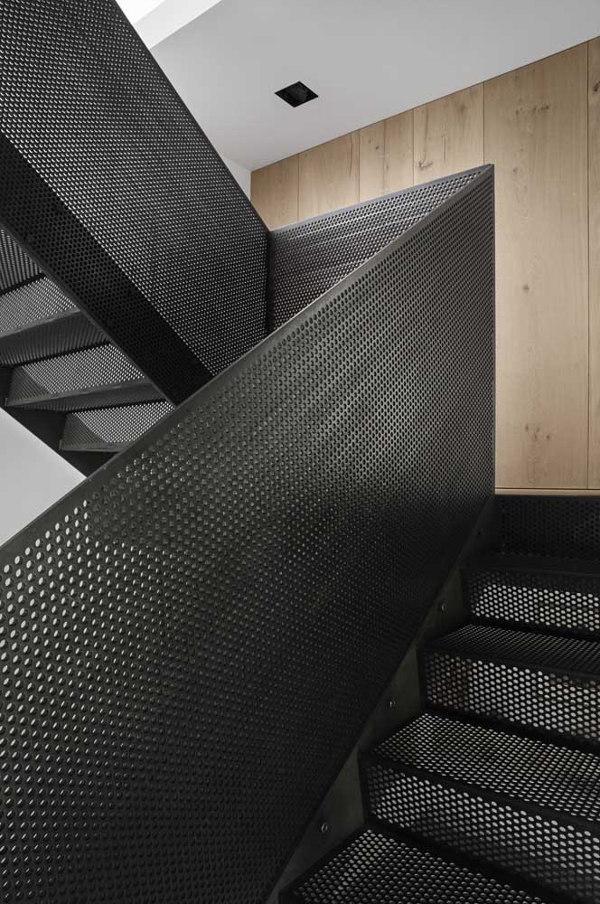 Escada de ferro: vantagens, modelos e fotos inspiradoras