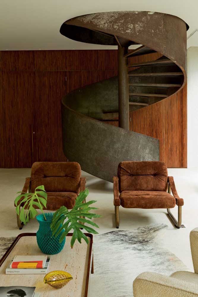 Escada de ferro: vantagens, modelos e fotos inspiradoras