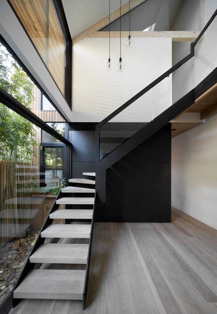 Escada de ferro: vantagens, modelos e fotos inspiradoras