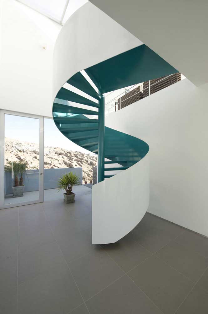 Escada de ferro: vantagens, modelos e fotos inspiradoras