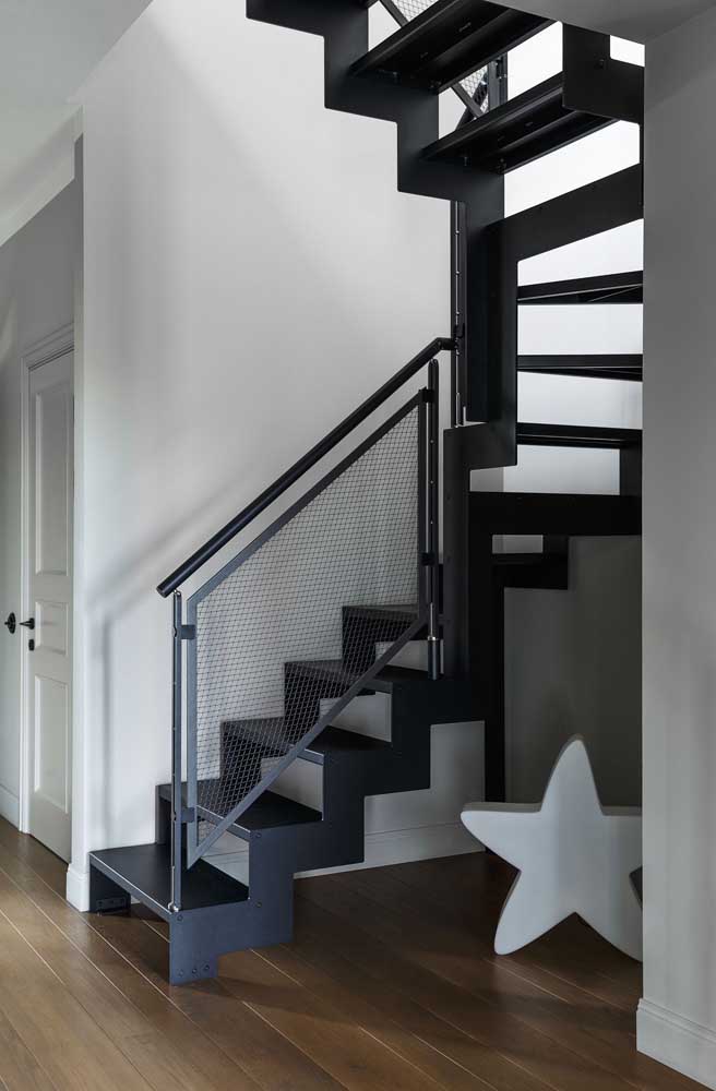 Escada de ferro: vantagens, modelos e fotos inspiradoras