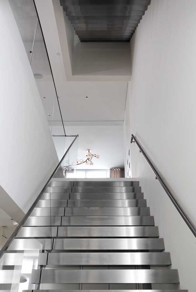 Escada de ferro: vantagens, modelos e fotos inspiradoras